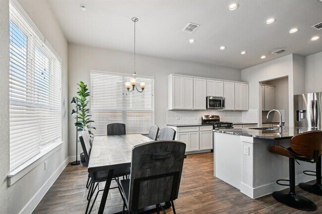 Building Photo - 11212 Charger Wy