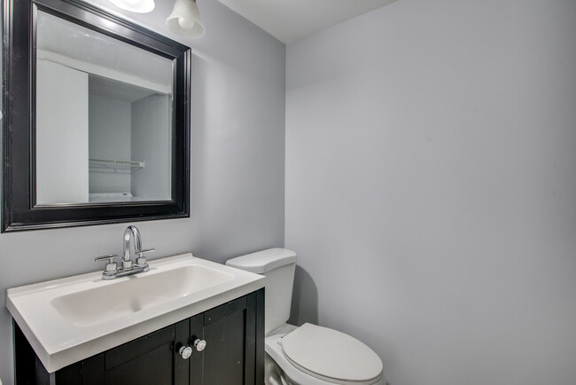 Building Photo - 3491 Willowview Ct