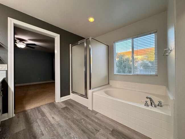 Building Photo - Beautiful 4 Bedroom Murrieta Home with Sol...