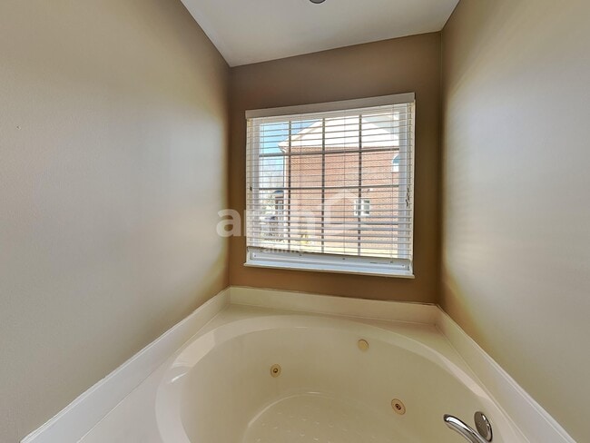 Building Photo - 112 Settlers Way