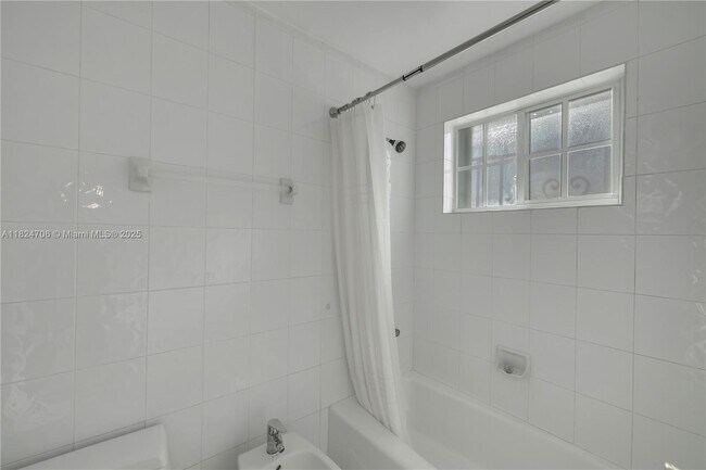 Building Photo - 120 SW 116th Ave