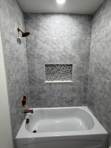 Building Photo - 13 Brook St