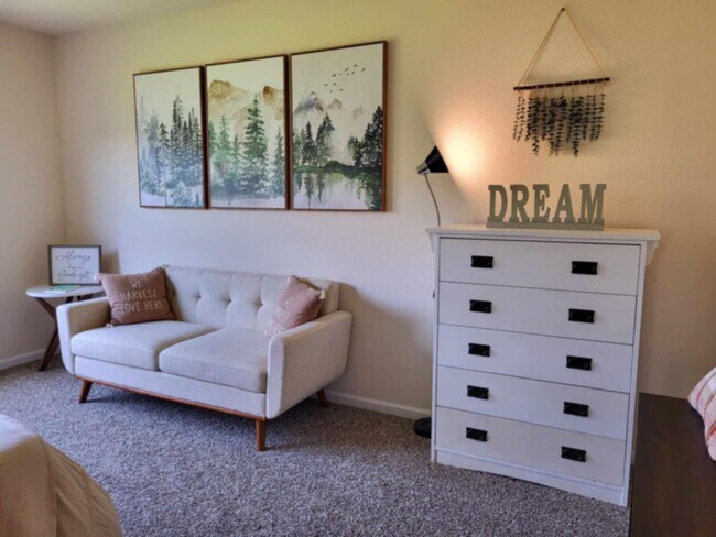 Building Photo - 3 Pinnacle Pl