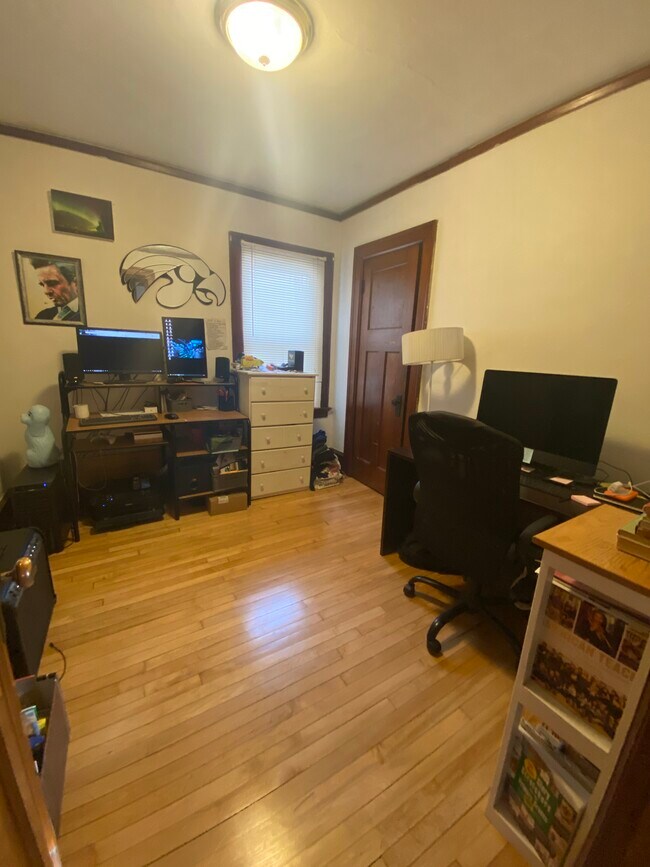 Building Photo - 319 E Montana St