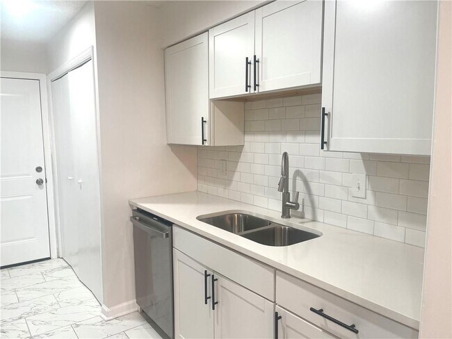 Building Photo - 3078 Parc Lorraine