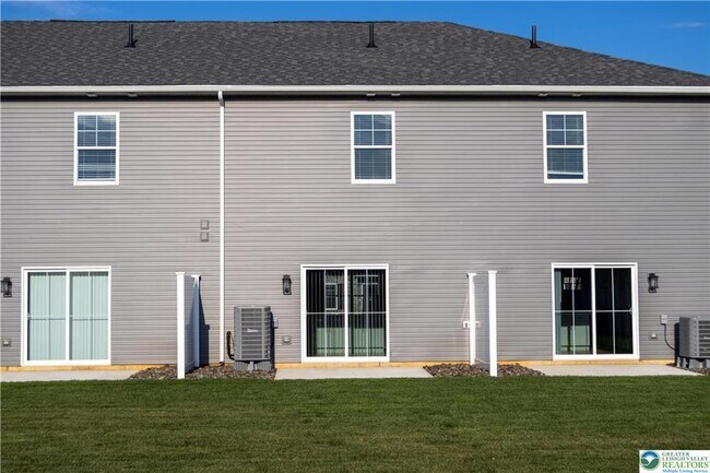 Building Photo - 1411 Greenview Dr