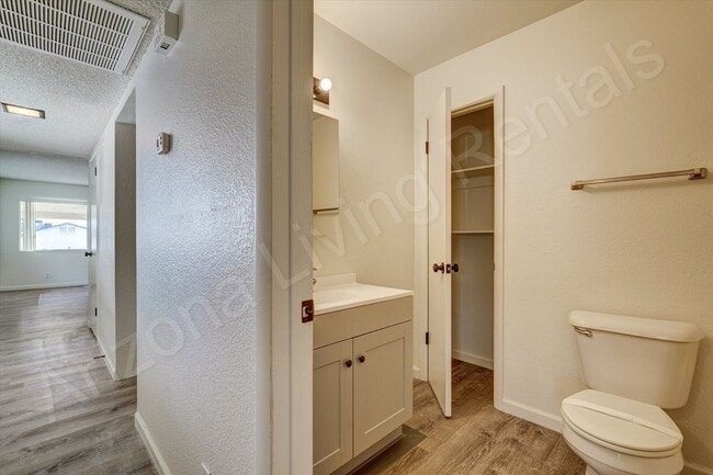 Building Photo - SAND870