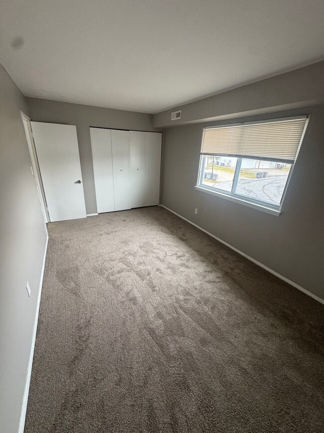 Building Photo - Renovated Condo in Edgewood with Garage!