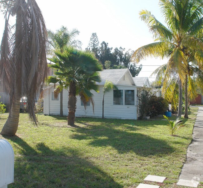Building Photo - 237 SW 11th St