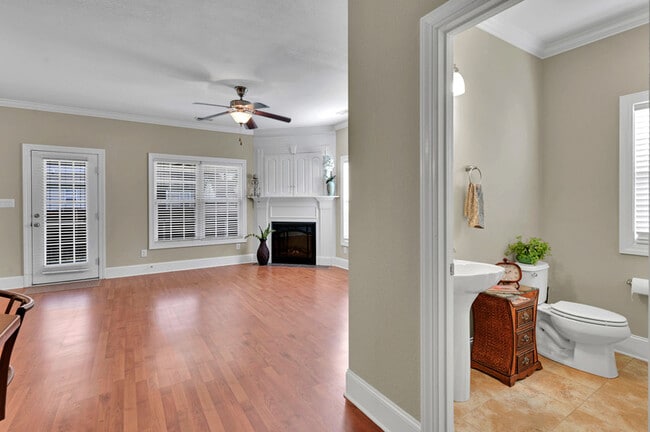 Building Photo - 2401 Dovedale Ct