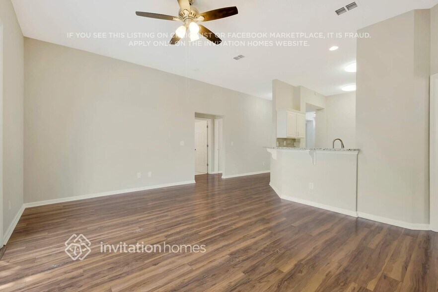 Building Photo - 12096 Coachman Lakes Way