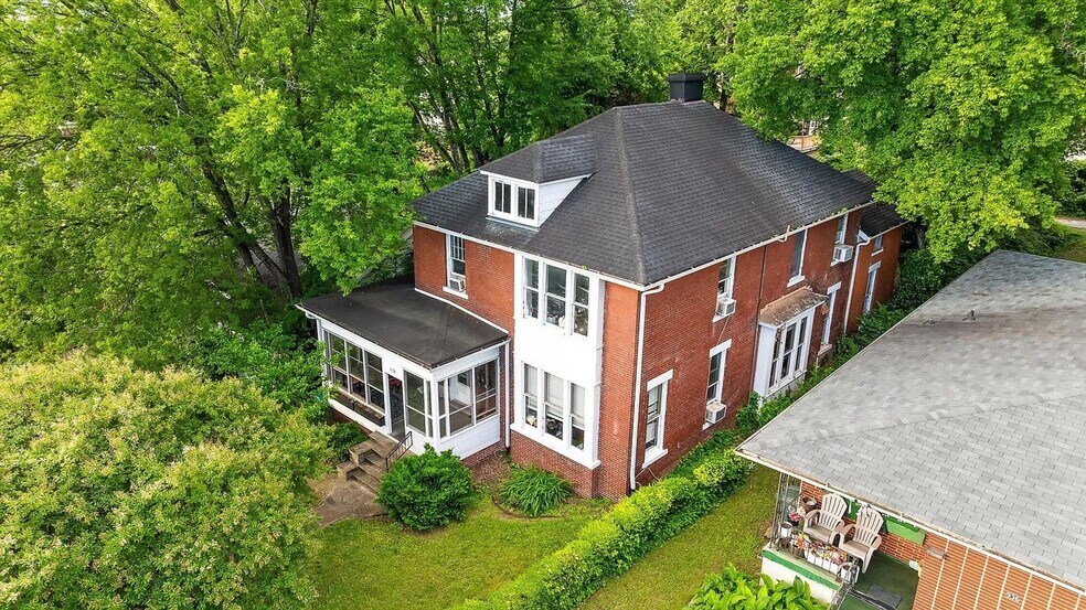 Building Photo - 938 Fort Wood St