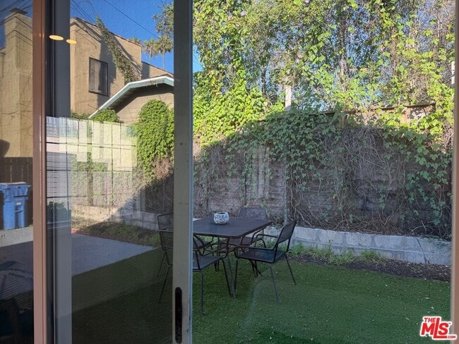 Building Photo - 1222 N Virgil Ave