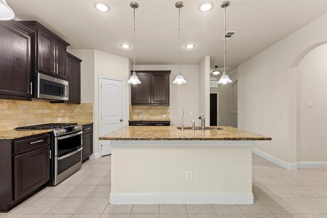 Building Photo - 7822 Cottonwood Dr