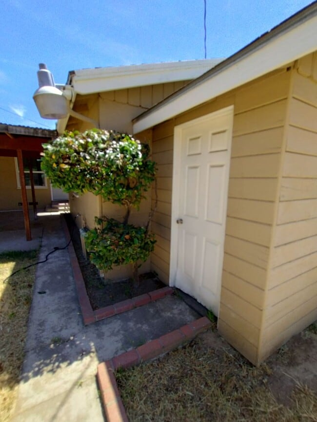 Building Photo - 229 El Vista Ave