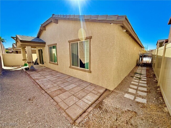 Building Photo - 610 Abrazar Ave