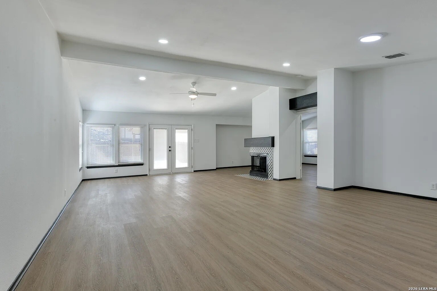 Building Photo - Room in House on Jenkins Dr