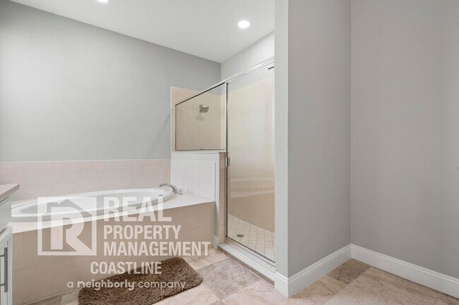 Building Photo - Discover North Port Luxury! 4BD 3.5BA - AVAILABLE NOW!