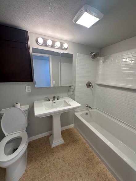 Building Photo - 2339 Van Ness Ave