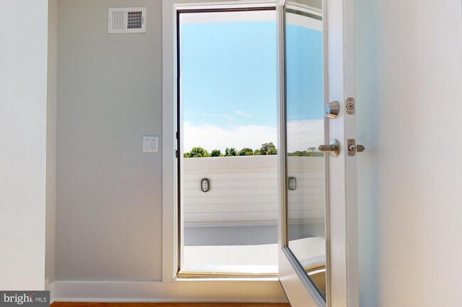 Building Photo - 511 N Paxon St