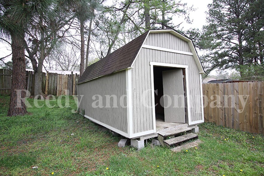 Building Photo - 4041 Hitchcock Dr