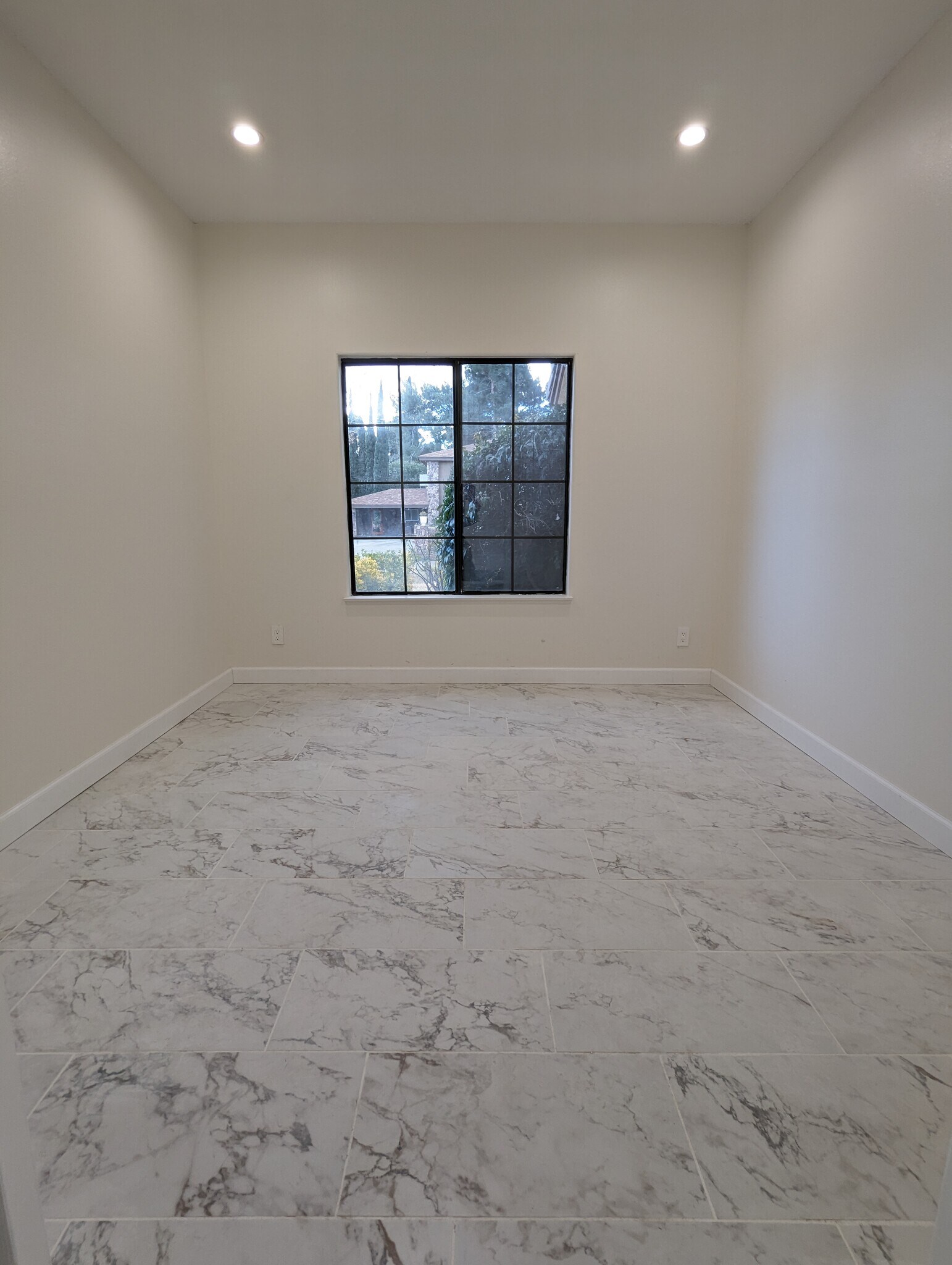 Building Photo - 42057 Parkmont Dr