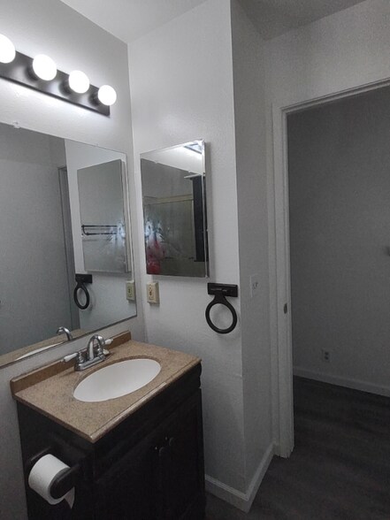 Building Photo - 9279 Corinthian Cir