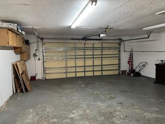 Building Photo - 200 Arbor Dr W