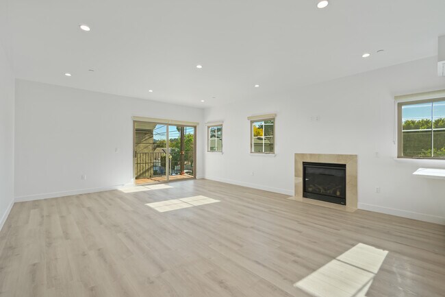 Building Photo - 11474 Moorpark St