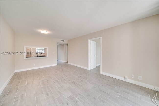 Building Photo - 9230 Lagoon Pl