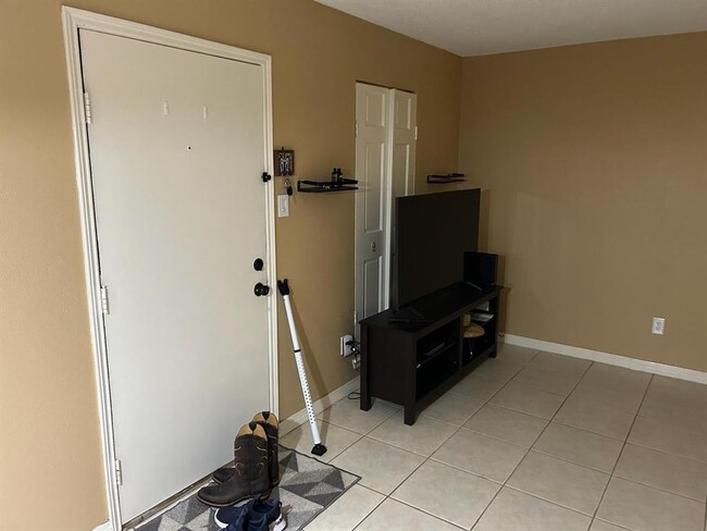 Building Photo - 6410 Del Monte Dr
