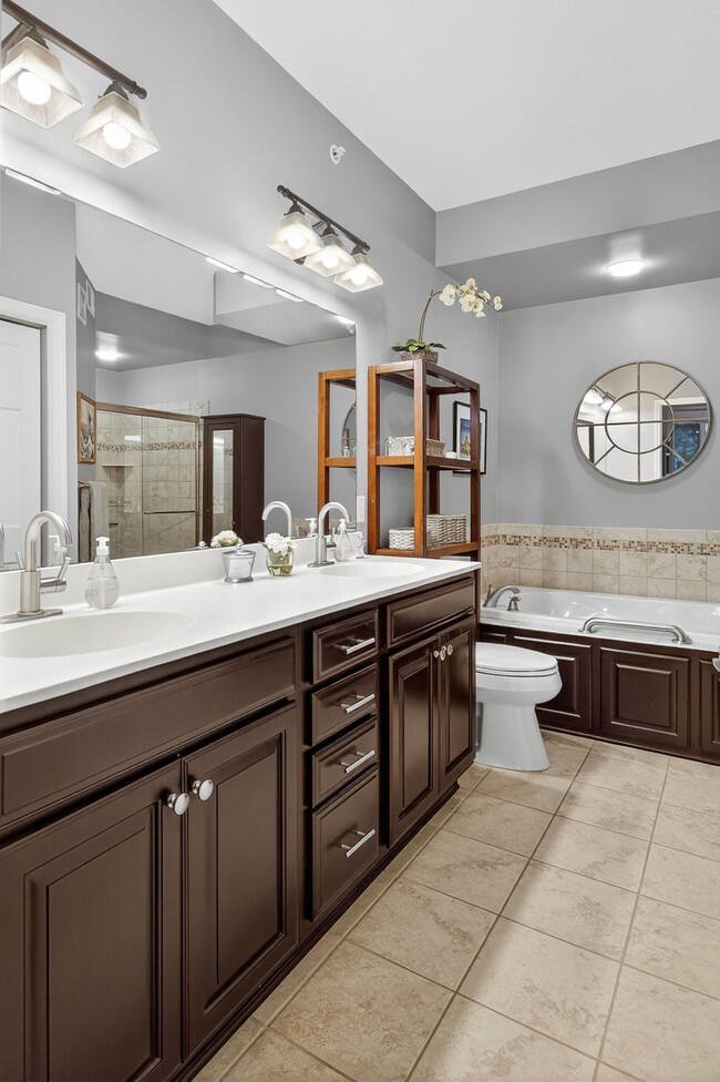 Building Photo - 5250 Grandview Square