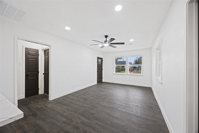 Building Photo - 125 Bolden St