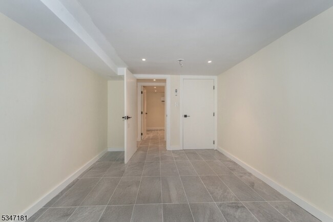 Building Photo - 1431 37th St