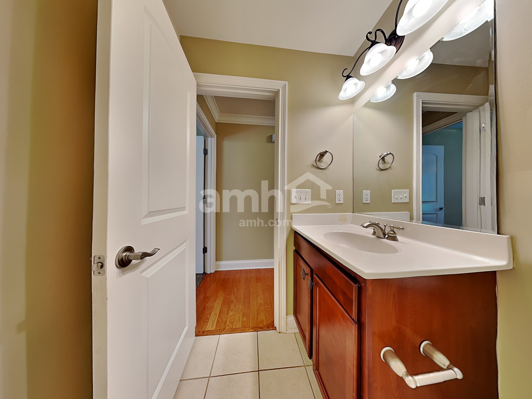 Building Photo - 7807 Chipmunk Ln