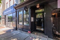 Building Photo - 910 S Charles St