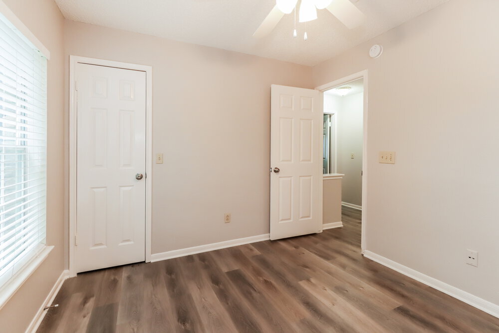 Building Photo - 10046 Lazy Meadows Dr