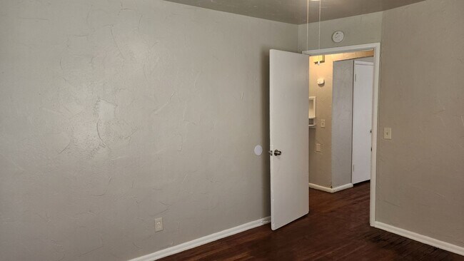 Building Photo - Totally Remodeled 2 Bed 1 Bath SW OKC!  $8...