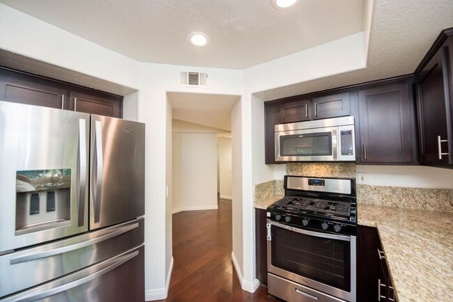 Building Photo - Anaheim Hills Beauty