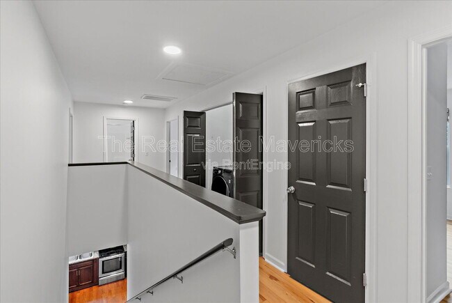 Building Photo - 1147 Coker Cir