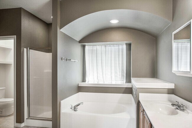Building Photo - 2824 Mission Tejas Dr