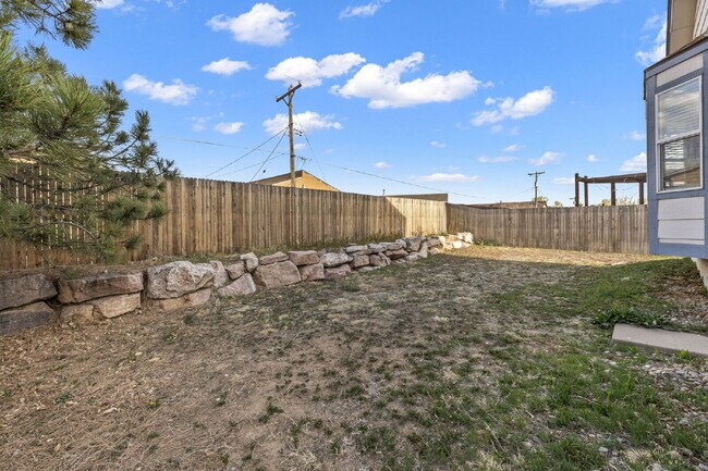 Building Photo - Convenient, Comfortable, and Close to Fort Carson and I-25! – 3BR Tri-Level in Colorado Springs!