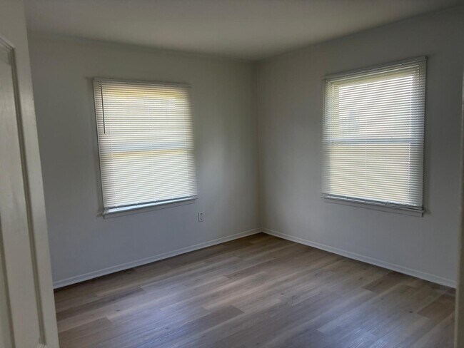 Building Photo - 55 Bloomfield Ln