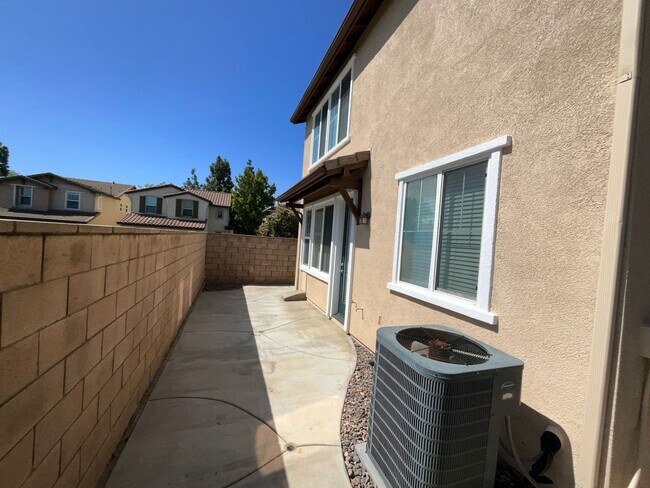 Building Photo - 35884 Crickhowell Ave