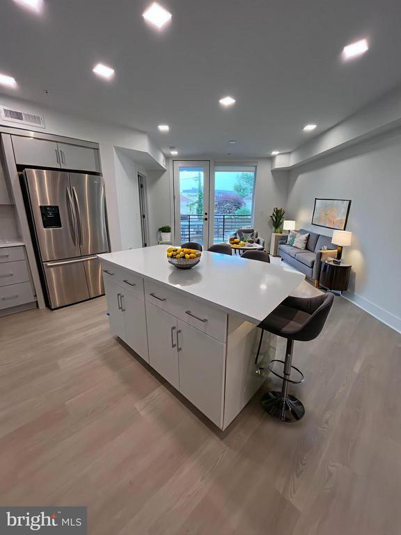 Building Photo - 701 N Henry St