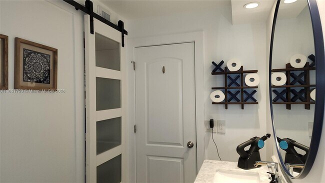 Building Photo - 1501 S Ocean Dr