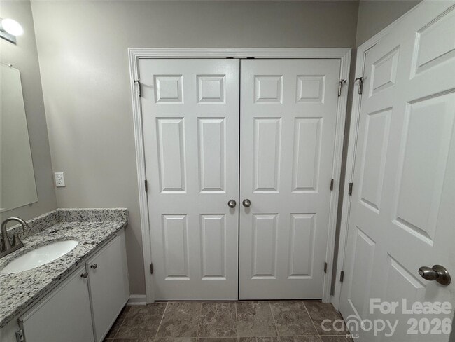 Building Photo - 142 Green Dragon Ct