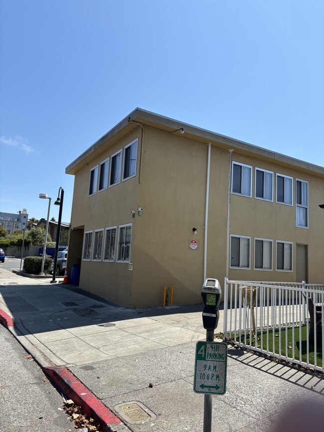 Building Photo - 1280 University Ave