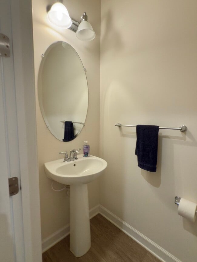 Building Photo - 37 Beach Club Ave