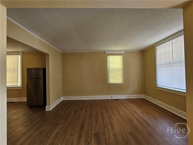 Building Photo - 714 W 38th St